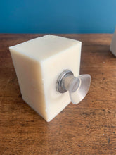 Charger l&#39;image dans la galerie, Porte savon aimanté L&#39;embeillage - cube vaisselle solide pratique et aimanté zéro déchet